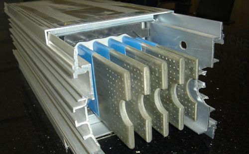 相比电缆，母线槽的技术性能优势有哪些？